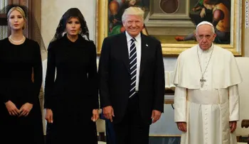 ¿Por qué Spicer no estuvo en la visita de Trump al papa Francisco?