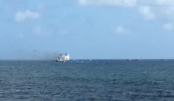Se incendia en la costa del Viejo San Juan ferry procedente de RD
