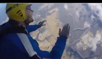 Los últimos momentos de vida de un turista tras saltar en paracaídas