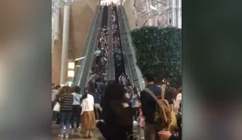 Arrestan a dos mecánicos por la falla en la escalera eléctrica en Hong Kong que dejó varios heridos