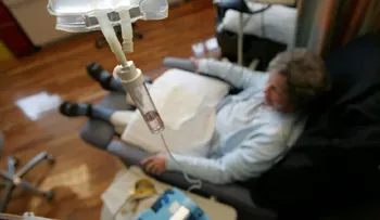FDA suspende ensayo de inmunoterapia contra cáncer tras muerte de tres pacientes