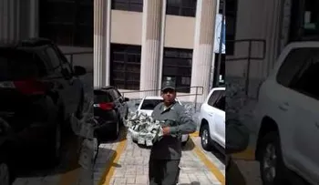 Teniente coronel le lleva su "comidita llena de dólares" a detenidos por Odebrecht