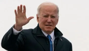 Biden urge a defender la democracia, ya que "no ocurre por accidente"