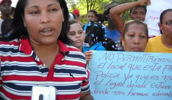 En Barahona marchan para reclamar terminación de una escuela 