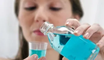 Usar enjuague bucal no es tan saludable como crees