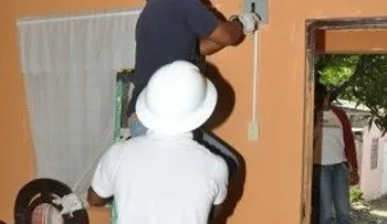 EDE Este ejecuta segunda etapa de proyecto de electrificación interna de viviendas
