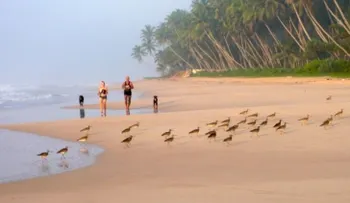 Ejercicios de cardio que puedes hacer en la playa: presta atención