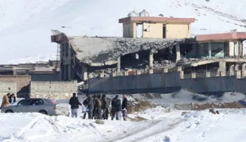 Cerca de 100 muertos en ataque talibán a base del servicio secreto afgano