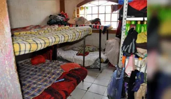 Rescatan a 271 personas que vivían en condiciones infrahumanas en un albergue