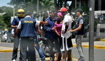 Migración niega maltratara a un haitiano
