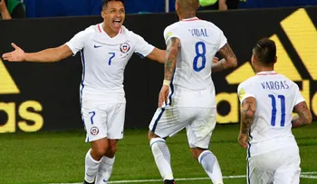 Chile debuta en la Confederaciones con gran triunfo ante Camerún