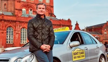 Pasajeros de un taxi se llevan un tremendo susto 