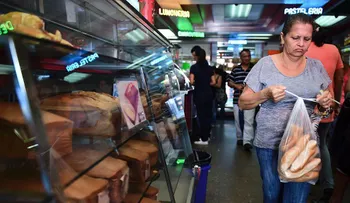 El Gobierno advierte a panaderías por "guerra de pan" en Venezuela