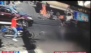 Yipeta le pasa por arriba a un motorista que iba como la "jonda del diablo"...
