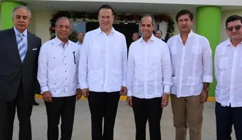 Presidente de Panamá recorre complejo energético AES Andrés en Boca Chica