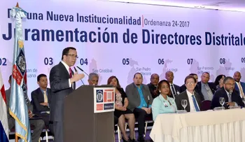 Andrés Navarro designa y juramenta 107 directores distritales con altos méritos profesionales