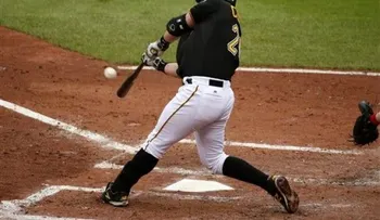 Piratas vencen a Cardenales 2-1