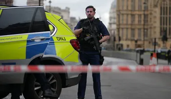 Policía de Londres investiga reportes de incidente con armas de fuego a las afueras del Parlamento