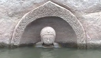 Un Buda de 600 años de antigüedad emerge del agua en China