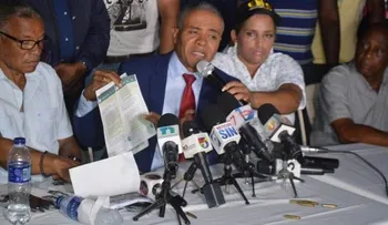 Francisco Fernández denuncia estarían tratando de arrestarlo 