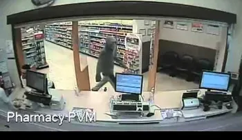 Entra a robar a una farmacia y termina en el hospital por sobredosis de golpes (VIDEO)