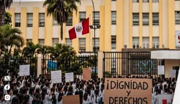 Médicos de Perú protestan por nueva titulación de especialistas