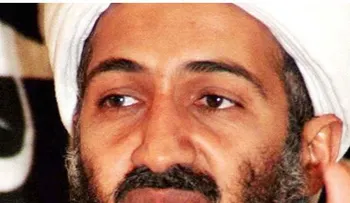"Se estaba moviendo con su esposa delante de mí ", revela francotirador que mató a Bin Laden