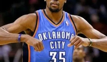 Kevin Durant llama "idiota" a Charlie Villanuena