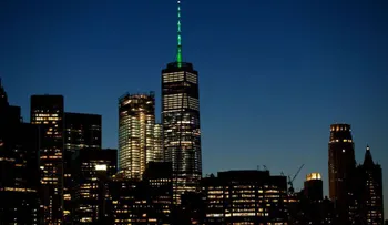 Edificios en todo el mundo se pintan de verde en defensa del Acuerdo de París