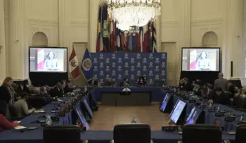 La OEA le pide al gobierno peruano que convoque pronto elecciones