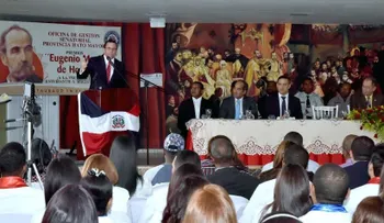 Andrés Navarro exhorta a maestros y estudiantes a ser referentes positivos para la sociedad