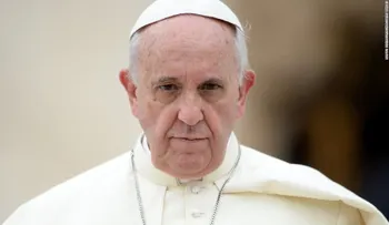 Indignación en Chile por video que muestra al papa defendiendo a polémico obispo