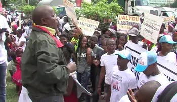Agreden reporteros gráficos durante manifestación en afueras TC