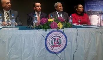 Canciller Navarro trata con diáspora en Barcelona creación Instituto del Dominicano en el Exterior