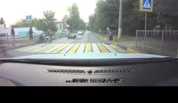 Un hombre logra sobrevir a un aparatoso accidente 