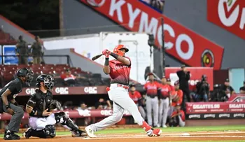 Leones hilvanan segunda victoria con paliza sobre Gigantes