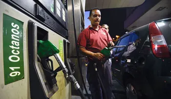 Nuevas medidas económicas en Venezuela: aumentan la gasolina y los salarios