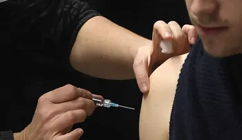 Nueva vacuna contra el Virus del Papiloma Humano previene el contagio con solo 2 dosis