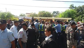 Aplazan audiencia de empresarios contra â??monopolioâ? en sector transporte; multitud acude en respaldo federaciones