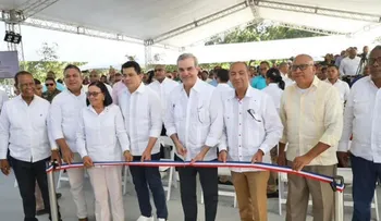 Con una inversión de 149.2 millones, presidente Abinader y Deligne Ascención inauguran reconstrucción carretera en El Peñón, Barahona