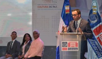 Ministro Andrés Navarro encabeza apertura foro estudiantil por ciudadanía responsable
