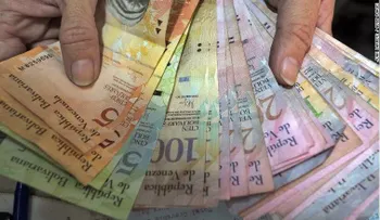 La moneda de Venezuela vale menos que una servilleta