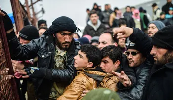 Fuga de Aleppo: la guerra se intensifica y decenas de miles huyen del que fuera corazón comercial de Siria