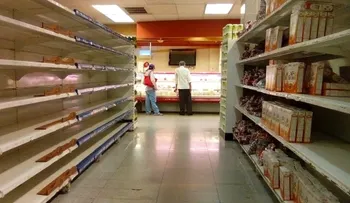 Gobierno de Venezuela culpa a EE.UU. por escasez de comida y dice que oposición está pidiendo armas