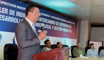 Johnny Jones ve capacidades de la municipalidad como el motor del desarrollo en RD
