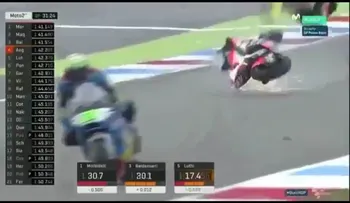 Escalofriante accidente en el Moto2 de Holanda dejó inconsciente al piloto Lorenzo Baldassarri