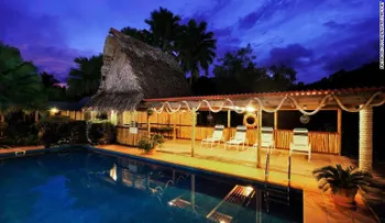 Hombre gana un hotel en una isla en una rifa con un boleto de 49 dólares