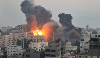 Una fuerte explosión sacude la zona diplomática de Kabul en medio de disparos