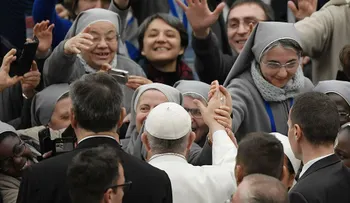 Papa dice que faltan sacerdotes, ¿por qué no permiten ordenar mujeres?