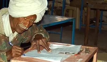 Hombre de 77 años intenta aprobar el último curso de bachillerato